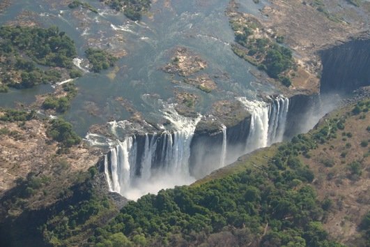 10-Cataratas-Victoria-en-la-frontera-entre-Zimbabue-y-Zambia-Africa